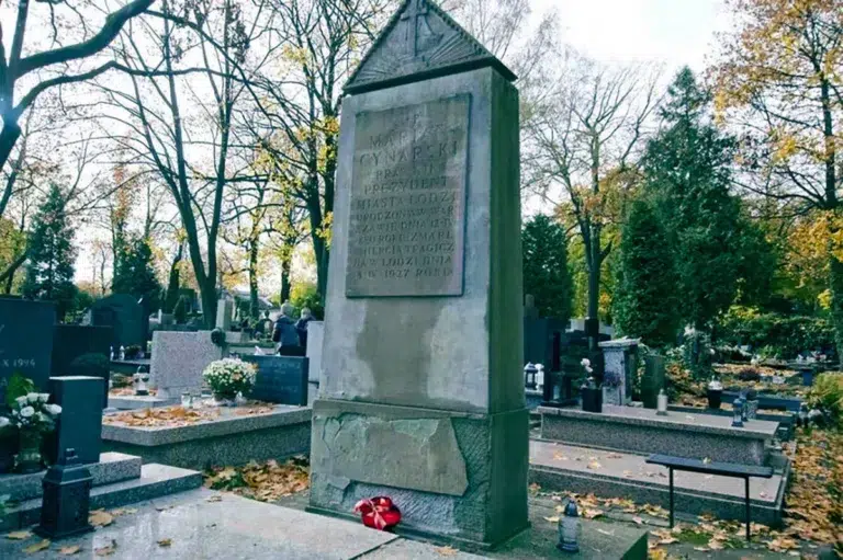 Nagrobek mariana cynarskiego na starym cmentarzu w łodzi