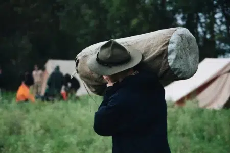 Obozy harcerskie w łódzkiem ewakuowane. Ponad tysiąc dzieci spędzi noc w szkołach