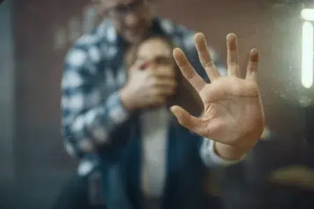 28-latek wypchnął kobietę z okna 28-latek wypchnął kobietę z okna