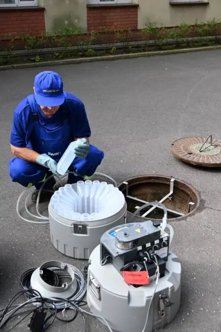 Autosampler używany przez zwik w łodzi do kontroli ścieków
