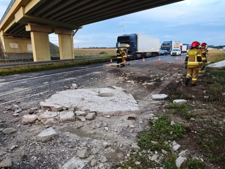 Wypadek tira na A2