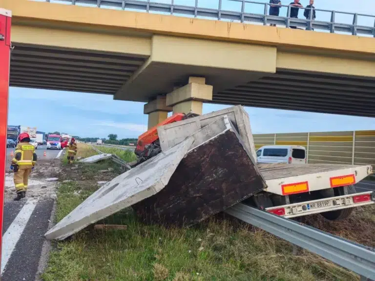 Wypadek tira na A2
