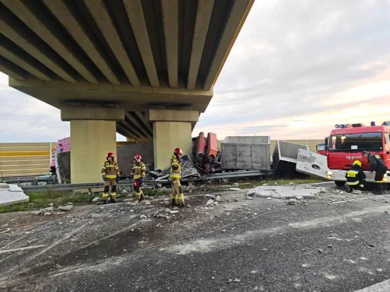 Wypadek tira na A2
