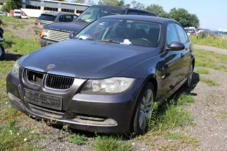 Odholowane samochody na sprzedaż – Łódź wystawia pojazdy z miejskiego parkingu Odholowane samochody na sprzedaż w łodzi