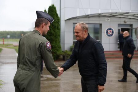 Premier donald tusk w łasku