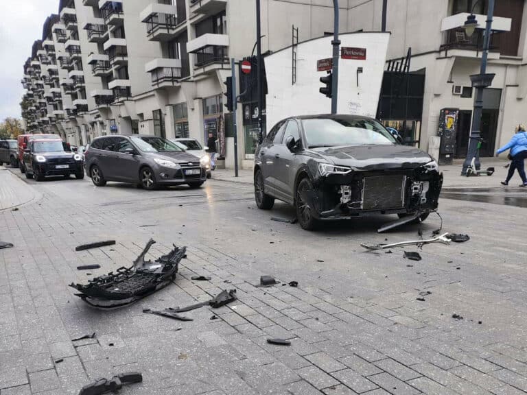 Pijany kierowca wjechał matizem w rowerzystę na Piotrkowskiej w Łodzi