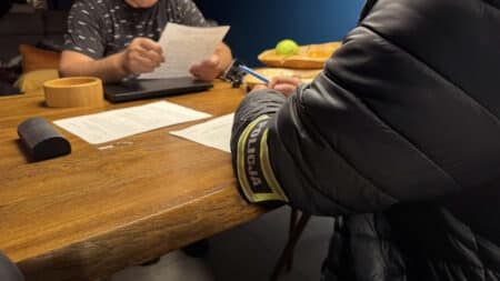 Urzędnicy i policjanci zatrzymani za korupcję w pajęcznie