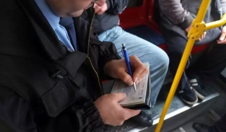 W łodzi kontrolerzy biletów kamery będą nosić na mundurach