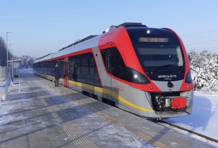 Elektryfikacja linii między tomaszowem mazowieckim a skarżyskiem kamienną to modernizacja prawie 100 kilometrów linii kolejowej