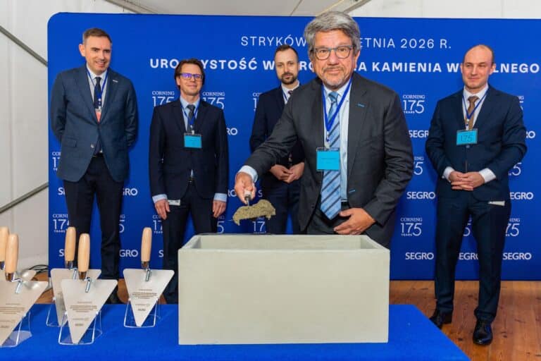 Corning utworzy 2,5 tysiąca miejsc pracy w strykowie