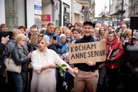Anna seniuk odsłoniła swoją gwiazdę na piotrkowskiej w łodzi