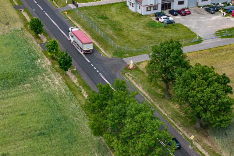 Nowa nawierzchnia na drodze Kamień–Antoniówka w ciągu DW 713