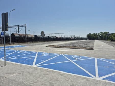 Parking przy dworcu w koluszkach
