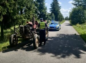 Uciekał traktorem przed policjantami