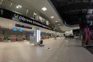 Statystyki lotniska w Łodzi. Rekordowe półrocze i blisko 229 tys. pasażerów Statystyki lotniska w łodzi wskazują na osłabienie dynamiki, ale jest rekord