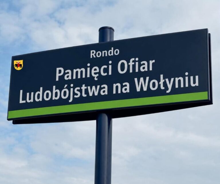 Rondo pamięci ofiar ludobójstwa na wołyniu przy arenie lodowej w tomaszowie mazowieckim